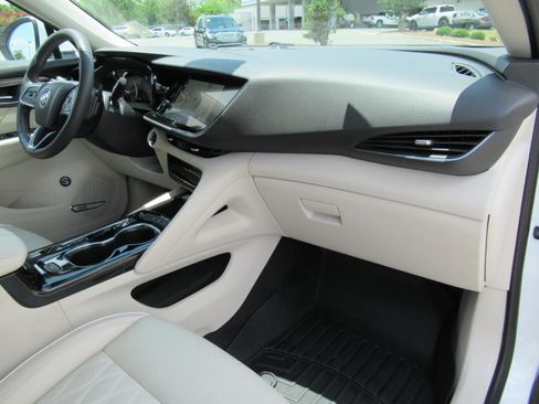 Used 2022 Buick Envision Avenir w/ Technology Package II FWD image 11