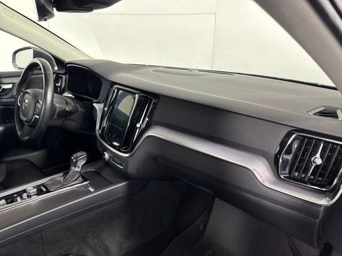 Used 2019 Volvo S60 T6 Momentum w/ Multimedia Package AWD/4WD image 32