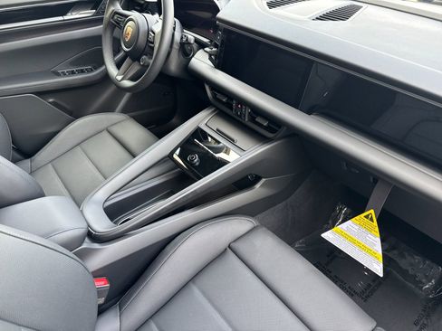 Certified 2026 Porsche Macan 4 Electric AWD/4WD image 18