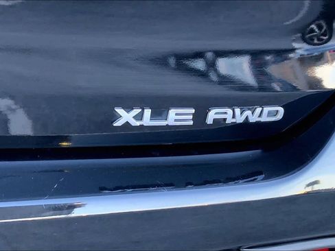 Used 2024 Toyota Highlander XLE image 9