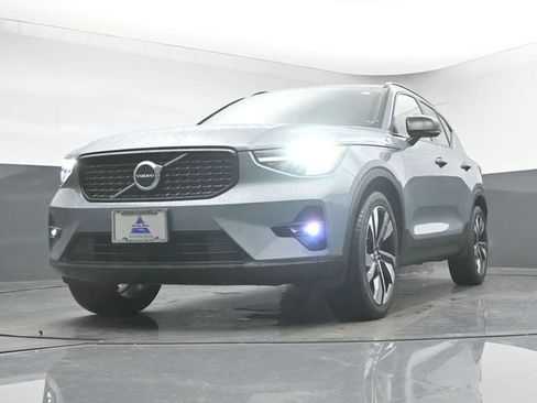 Used 2023 Volvo XC40 B5 Plus w/ Protection Package Premier image 36