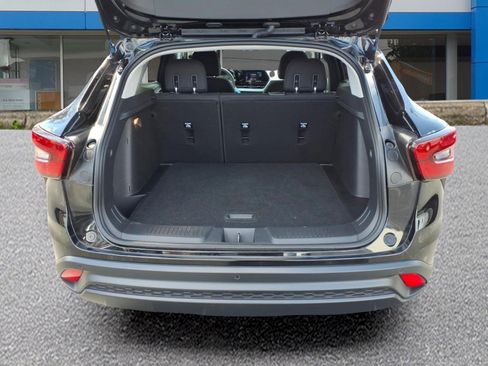 Used 2024 Chevrolet Trax LS w/ LS Convenience Package image 5