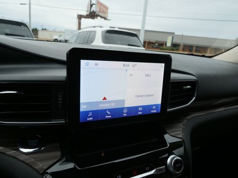 Used 2022 Ford Explorer Limited w/ Equipment Group 301A image 28