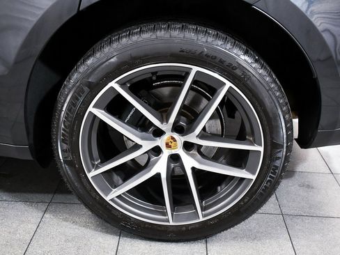 Used 2024 Porsche Macan image 8
