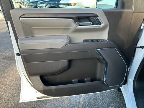 Used 2025 GMC Sierra 1500 SLT image 13