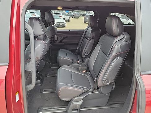 Used 2025 Toyota Sienna XSE FWD image 12