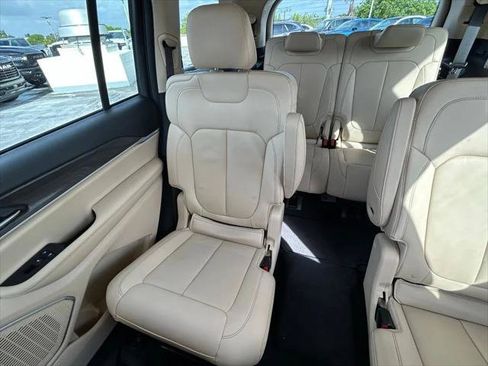 Certified 2022 Jeep Grand Cherokee L Limited RWD image 12