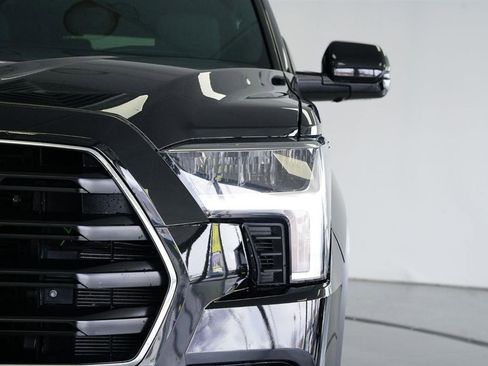 Used 2025 Toyota Sequoia SR5 image 5