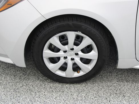Used 2021 Toyota Corolla LE FWD image 11
