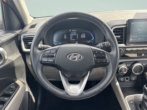 Used 2025 Hyundai Venue SEL FWD image 24