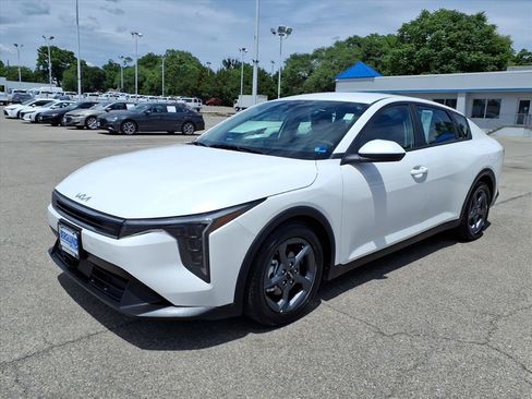 Used 2025 Kia K4 FWD image 8