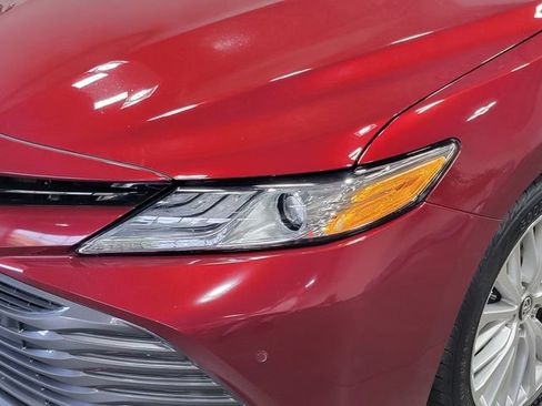 Used 2018 Toyota Camry XLE FWD image 9