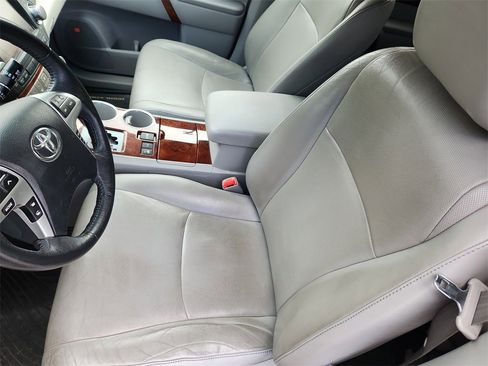 Used 2012 Toyota Highlander Limited image 9