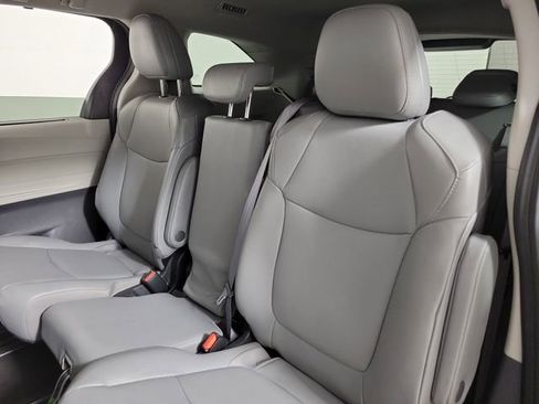 Used 2024 Toyota Sienna XLE FWD image 13