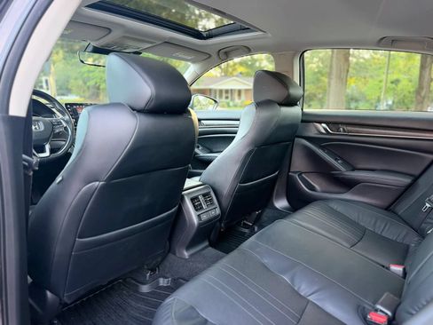 Used 2018 Honda Accord Touring image 11
