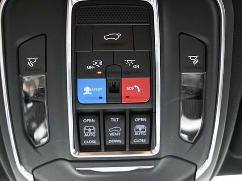 Certified 2024 Jeep Wagoneer Series II AWD/4WD image 46