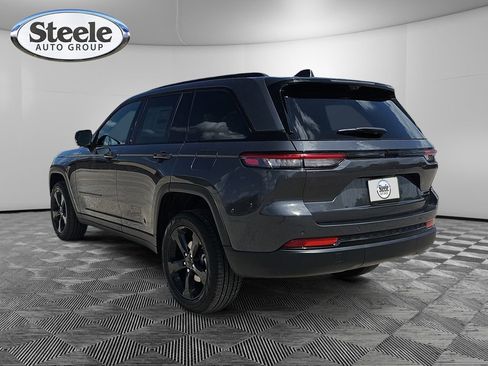 New 2025 Jeep Grand Cherokee Limited w/ Luxury Tech Group II image 3