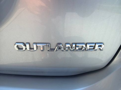 Used 2017 Mitsubishi Outlander ES AWD/4WD image 14