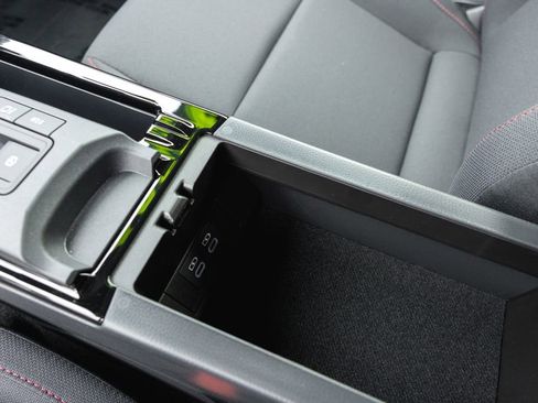 Used 2026 Toyota Prius Plug-In Hybrid image 23