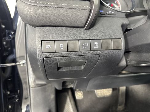 Used 2019 Toyota Camry SE image 24