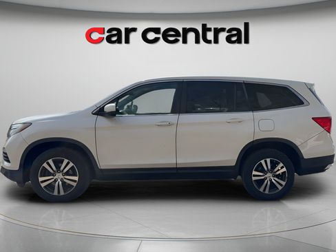 Used 2017 Honda Pilot EX image 2