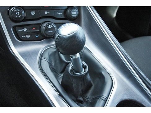 Used 2015 Dodge Challenger R/T image 23