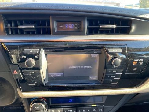 Used 2016 Toyota Corolla LE image 21