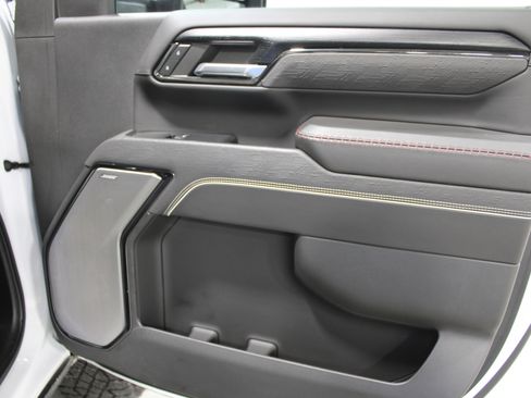 Used 2024 GMC Sierra 2500 AT4X image 25