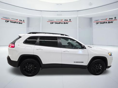 Used 2023 Jeep Cherokee Altitude Lux AWD/4WD image 7