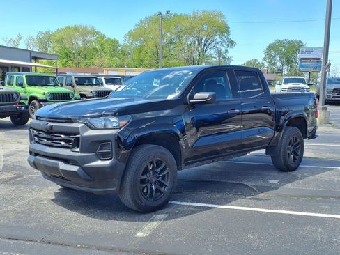 Used 2024 Chevrolet Colorado W/T image 3