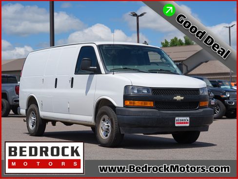 Used 2018 Chevrolet Express 2500 RWD image 1