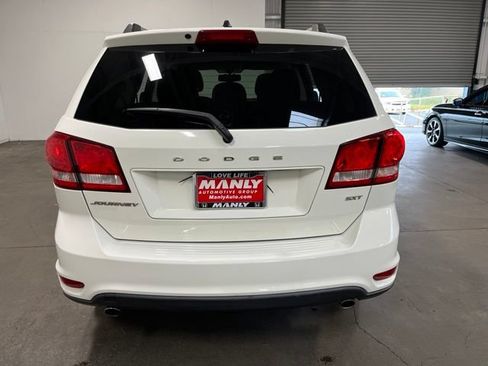 Used 2017 Dodge Journey SXT w/ Chrome Appearance Group FWD image 4
