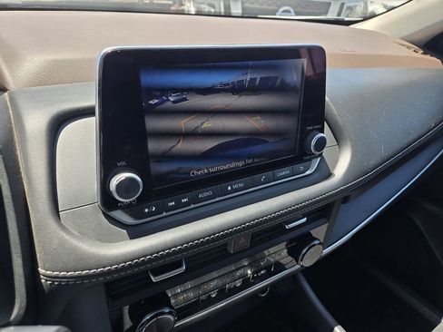 Used 2023 Nissan Rogue S AWD/4WD image 16