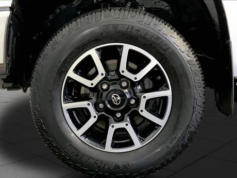 Used 2020 Toyota Tundra Limited w/ Limited Premium Package AWD/4WD image 11