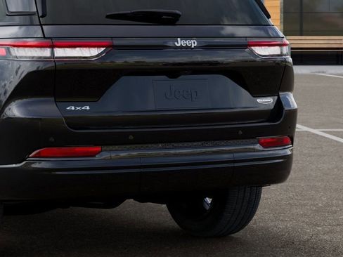 New 2026 Jeep Grand Cherokee Summit AWD/4WD image 13