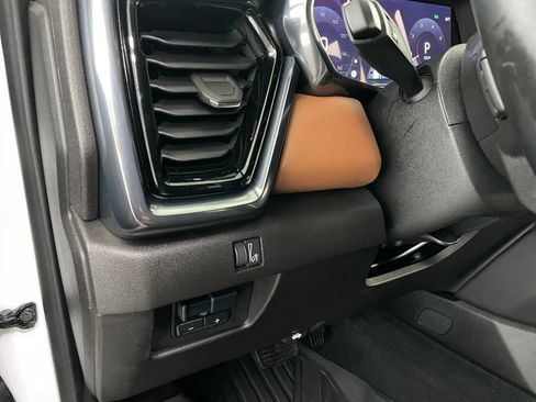Used 2024 GMC Canyon AT4 w/ AT4 Premium Package AWD/4WD image 17
