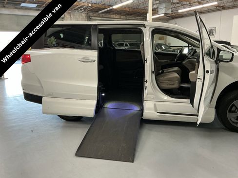 Used 2021 Honda Odyssey EX image 16
