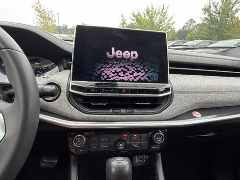 Used 2024 Jeep Compass Latitude AWD/4WD image 32