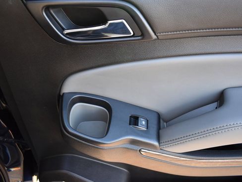 Used 2018 Chevrolet Suburban LT image 14