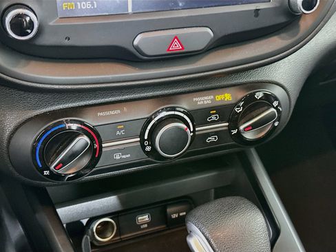 Used 2025 Kia Soul LX w/ LX Technology Package FWD image 23