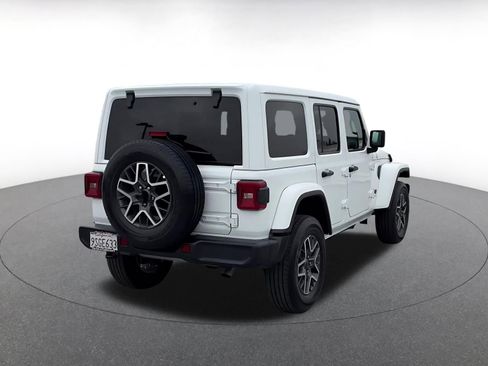 Used 2025 Jeep Wrangler Sahara image 14