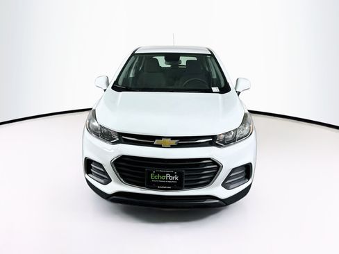 Used 2018 Chevrolet Trax LS FWD image 2