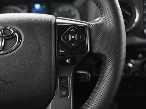Used 2022 Toyota Tacoma TRD Sport AWD/4WD image 25