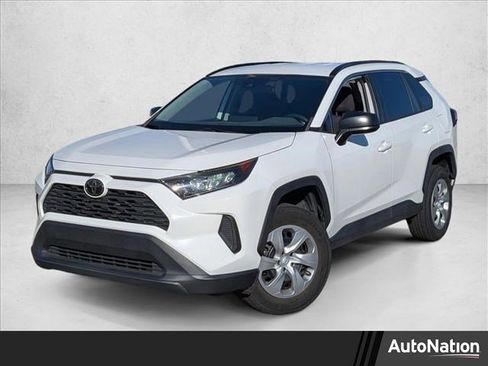 Used 2019 Toyota RAV4 LE image 1