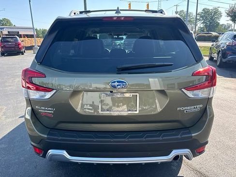 Used 2023 Subaru Forester Touring AWD/4WD image 4