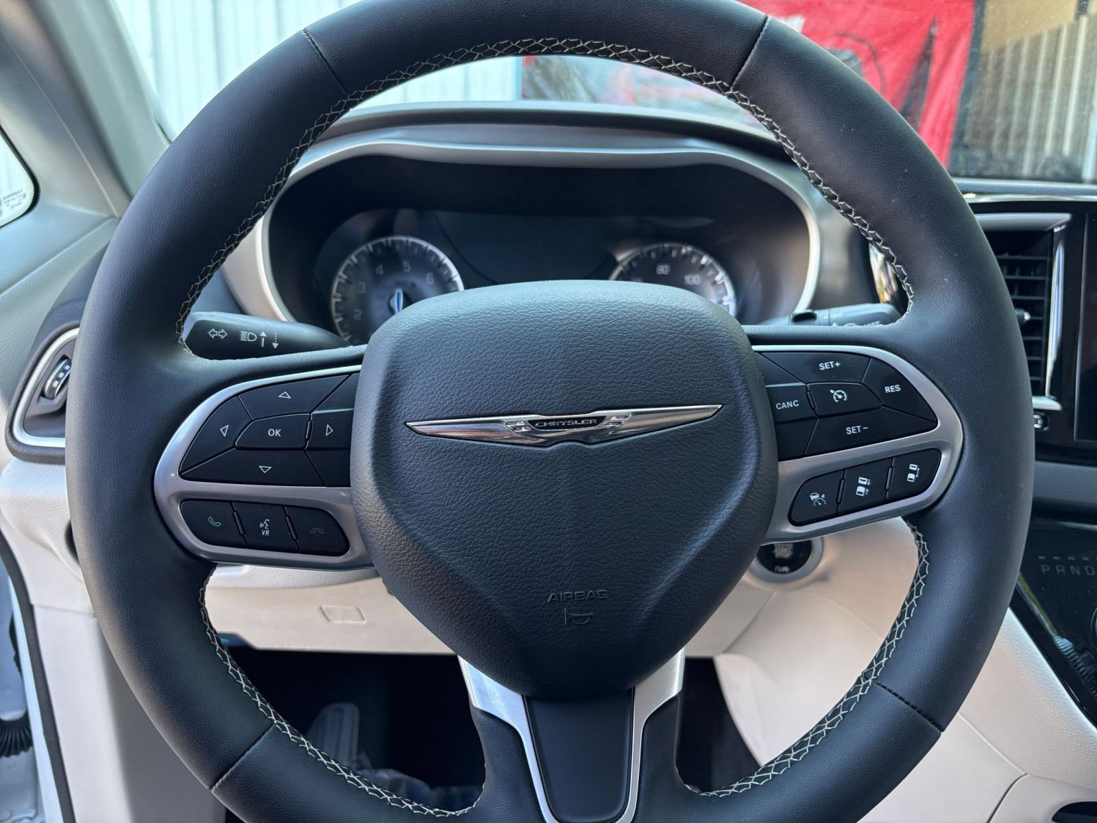 Used 2024 Chrysler Pacifica Touring-L FWD image 25