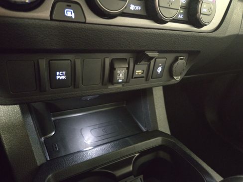 Used 2023 Toyota Tacoma TRD Off-Road AWD/4WD image 25