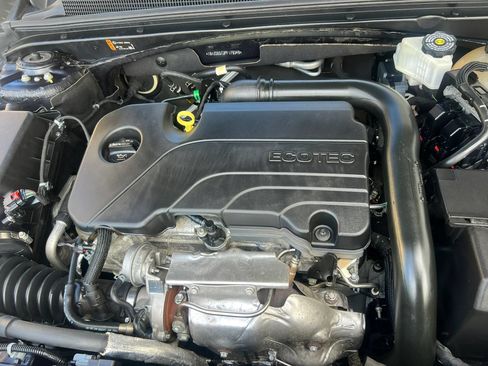 Used 2023 Chevrolet Malibu LT FWD image 33