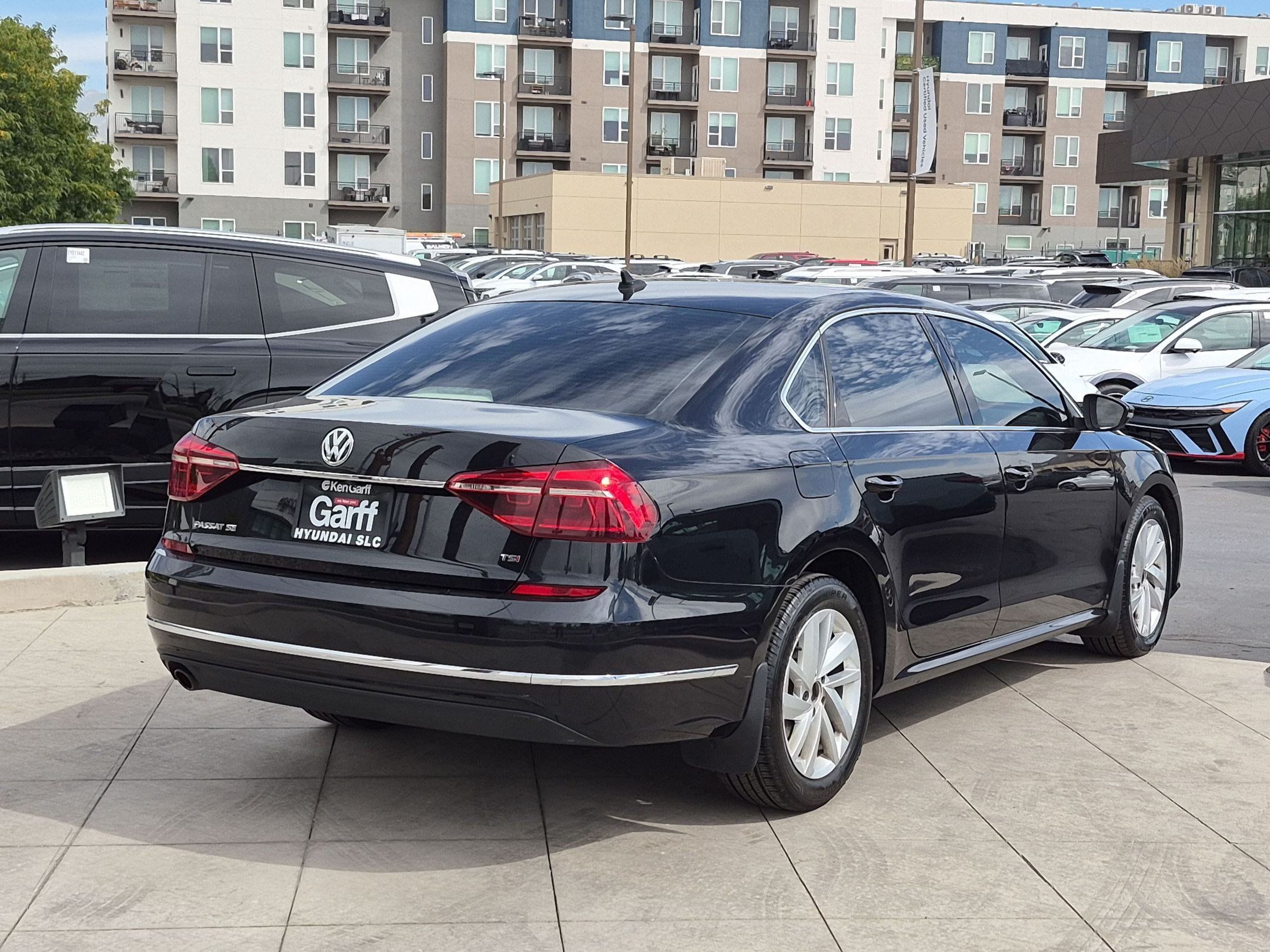 Used 2018 Volkswagen Passat 2.0T SE FWD image 3