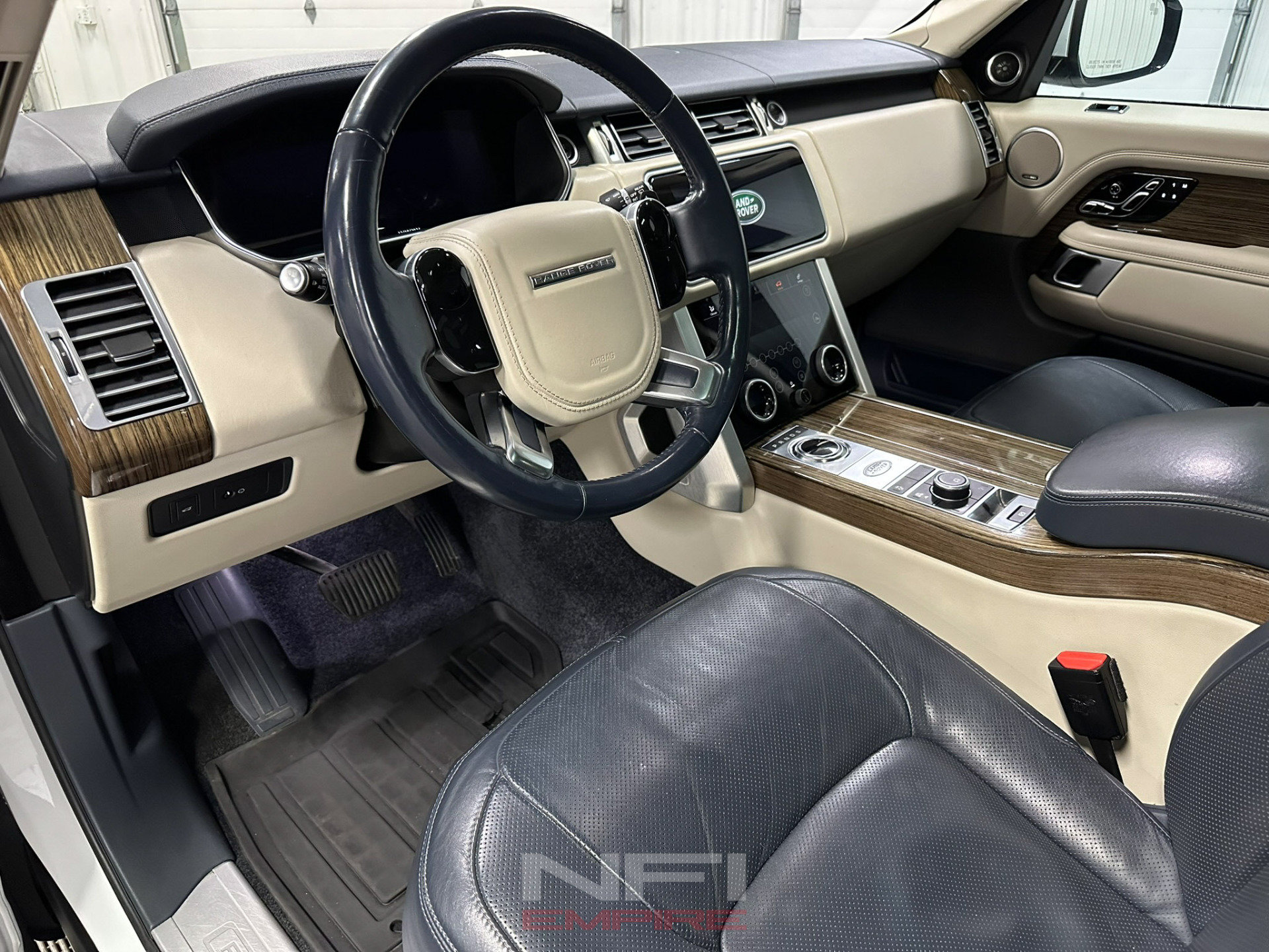 Used 2018 Land Rover Range Rover Supercharged AWD/4WD image 23